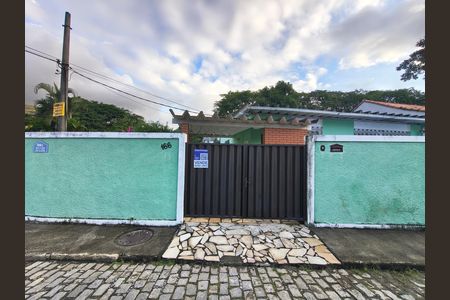 Casa de condomínio à venda com 214m², 3 quartos e 2 vagas Casa de condomínio à venda com 214m², 3 quartos e 2 vagasFachada