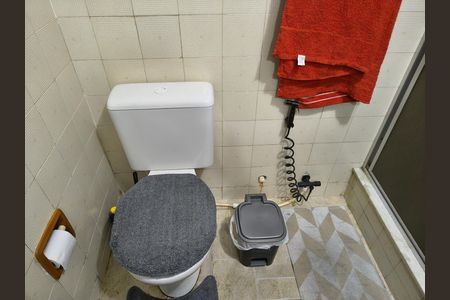 Casa de condomínio à venda com 214m², 3 quartos e 2 vagas Casa de condomínio à venda com 214m², 3 quartos e 2 vagasBanheiro social
