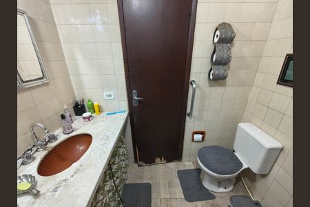 Casa de condomínio à venda com 214m², 3 quartos e 2 vagas Casa de condomínio à venda com 214m², 3 quartos e 2 vagasBanheiro social