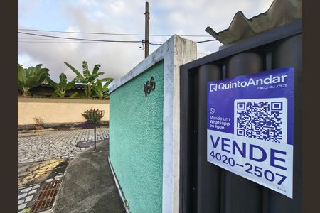 Casa de condomínio à venda com 214m², 3 quartos e 2 vagas Casa de condomínio à venda com 214m², 3 quartos e 2 vagasFachada