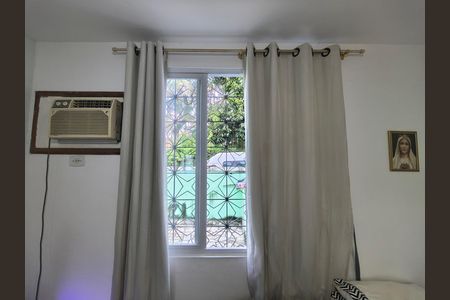 Casa de condomínio à venda com 214m², 3 quartos e 2 vagas Casa de condomínio à venda com 214m², 3 quartos e 2 vagasQuarto
