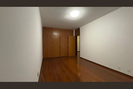Apartamento à venda com 240m², 4 quartos e 2 vagas
