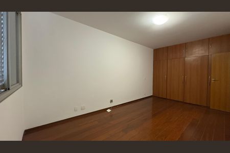 Apartamento à venda com 240m², 4 quartos e 2 vagas