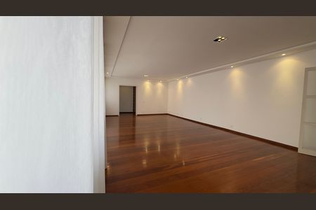 Apartamento à venda com 240m², 4 quartos e 2 vagas
