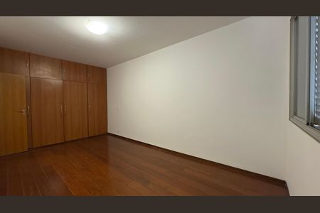 Apartamento à venda com 240m², 4 quartos e 2 vagas