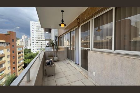 Apartamento à venda com 240m², 4 quartos e 2 vagas