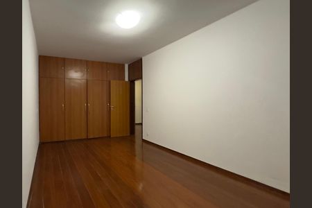 Apartamento à venda com 240m², 4 quartos e 2 vagas