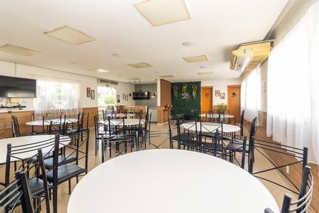Apartamento para alugar com 47m², 2 quartos e 1 vaga Apartamento para alugar com 47m², 2 quartos e 1 vagaÁrea comum - Salão de festas