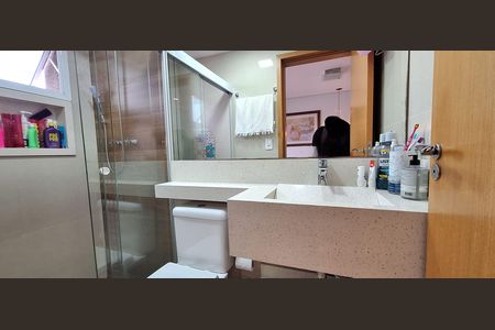 Apartamento à venda com 96m², 3 quartos e 2 vagas Apartamento à venda com 96m², 3 quartos e 2 vagasBanheiro da Suíte
