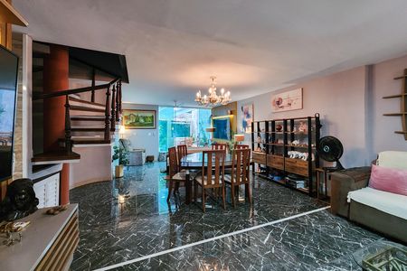Sala de casa de condomínio à venda com 7 quartos, 400m² em Vila Isabel, Rio de Janeiro