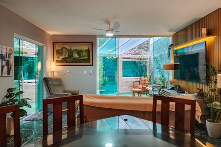 Sala de casa de condomínio à venda com 7 quartos, 400m² em Vila Isabel, Rio de Janeiro