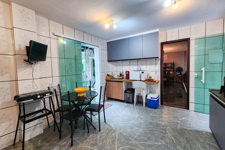 Casa de condomínio à venda com 400m², 7 quartos e 2 vagasCozinha 
