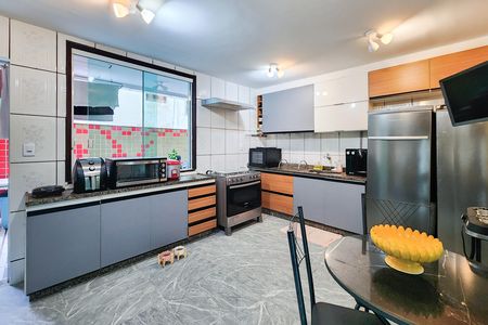 Casa de condomínio à venda com 400m², 7 quartos e 2 vagasCozinha 