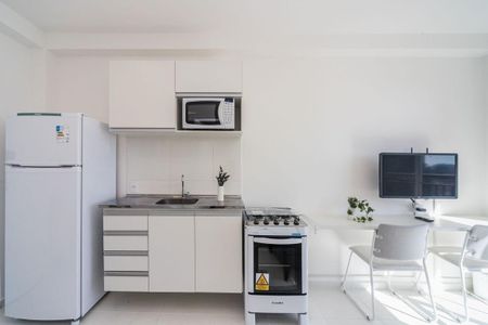 Cozinha de kitnet/studio para alugar com 1 quarto, 28m² em Vila Tolstoi, São Paulo