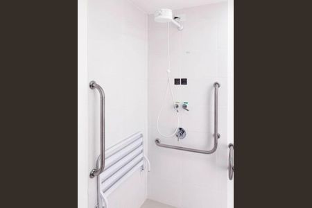 Banheiro de kitnet/studio para alugar com 1 quarto, 29m² em Penha de França, São Paulo