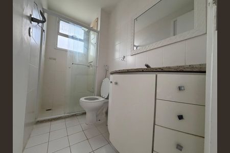 Apartamento à venda com 77m², 2 quartos e 1 vaga Apartamento à venda com 77m², 2 quartos e 1 vagaBanheiro da suíte 1