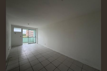 Apartamento à venda com 77m², 2 quartos e 1 vaga Apartamento à venda com 77m², 2 quartos e 1 vagaSala