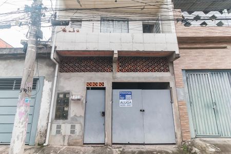 Casa para alugar com 38m², 1 quarto e 1 vaga Casa para alugar com 38m², 1 quarto e 1 vagaFachada