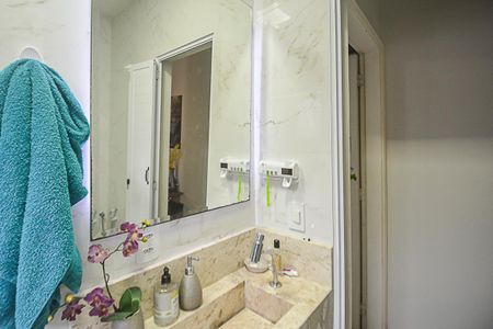 Casa à venda com 131m², 3 quartos e 2 vagasBanheiro