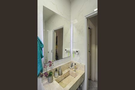 Casa à venda com 131m², 3 quartos e 2 vagasBanheiro