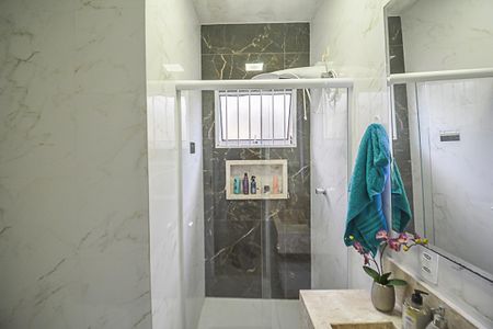 Casa à venda com 131m², 3 quartos e 2 vagasBanheiro