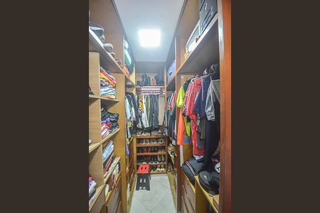 Casa à venda com 131m², 3 quartos e 2 vagasCloset da suíte