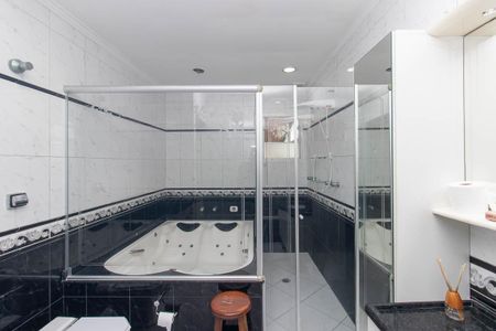 Casa para alugar com 800m², 3 quartos e 4 vagas Casa para alugar com 800m², 3 quartos e 4 vagasBanheiro da Suíte 3
