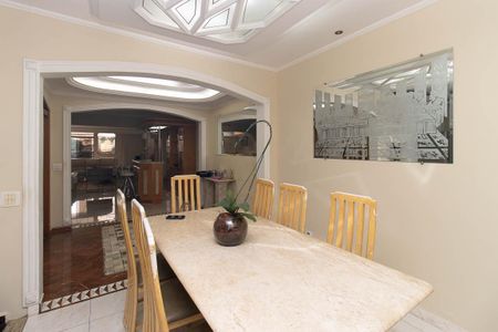 Casa para alugar com 800m², 3 quartos e 4 vagas Casa para alugar com 800m², 3 quartos e 4 vagasCopa e Cozinha