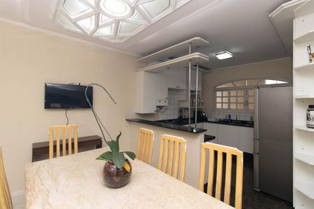 Casa para alugar com 800m², 3 quartos e 4 vagas Casa para alugar com 800m², 3 quartos e 4 vagasCopa e Cozinha