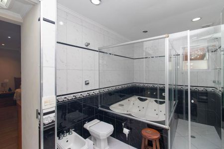 Casa para alugar com 800m², 3 quartos e 4 vagas Casa para alugar com 800m², 3 quartos e 4 vagasBanheiro da Suíte 3