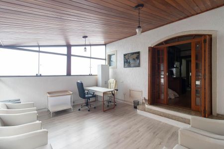 Casa para alugar com 800m², 3 quartos e 4 vagas Casa para alugar com 800m², 3 quartos e 4 vagasVaranda da Suíte 3