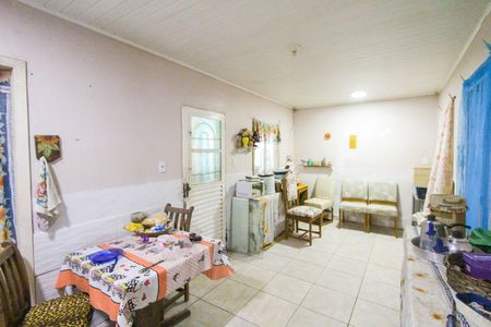 Casa à venda com 185m², 4 quartos e 1 vaga Casa à venda com 185m², 4 quartos e 1 vagaCozinha e Área de Serviço