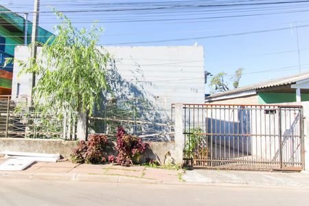 Casa à venda com 185m², 4 quartos e 1 vaga Casa à venda com 185m², 4 quartos e 1 vagaFachada