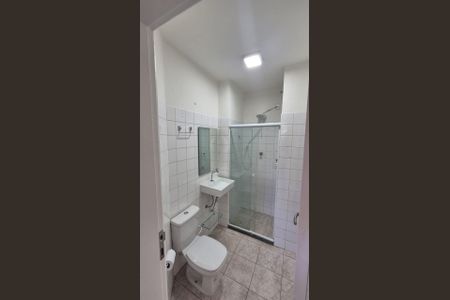 Banheiro de apartamento para alugar com 1 quarto, 45m² em Itapuã, Salvador
