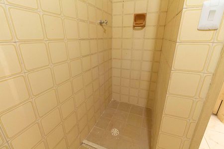 Banheiro de kitnet/studio para alugar com 0 quarto, 68m² em Liberdade, São Paulo