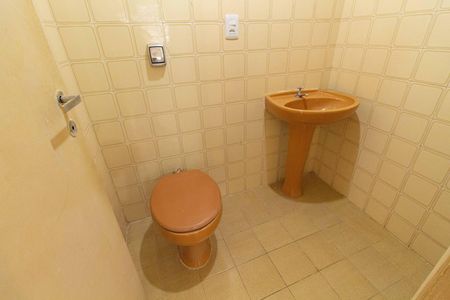 Banheiro de kitnet/studio para alugar com 0 quarto, 68m² em Liberdade, São Paulo