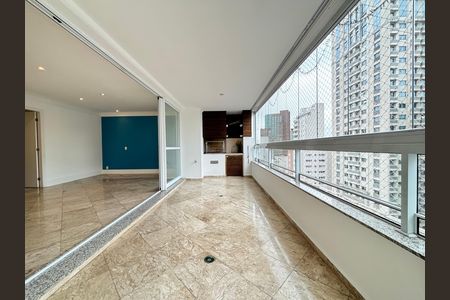 Apartamento para alugar com 146m², 3 quartos e 2 vagas Apartamento para alugar com 146m², 3 quartos e 2 vagasVaranda