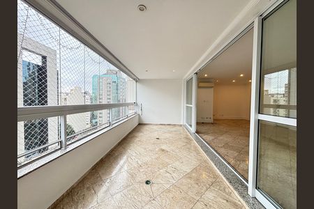 Apartamento para alugar com 146m², 3 quartos e 2 vagas Apartamento para alugar com 146m², 3 quartos e 2 vagasVaranda