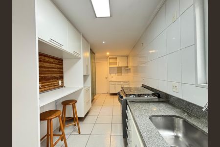 Apartamento para alugar com 146m², 3 quartos e 2 vagas Apartamento para alugar com 146m², 3 quartos e 2 vagasCozinha