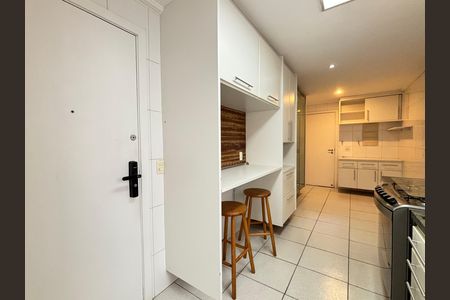 Apartamento para alugar com 146m², 3 quartos e 2 vagas Apartamento para alugar com 146m², 3 quartos e 2 vagasCozinha