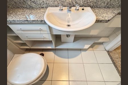 Apartamento para alugar com 146m², 3 quartos e 2 vagas Apartamento para alugar com 146m², 3 quartos e 2 vagasBanheiro da Suíte 2