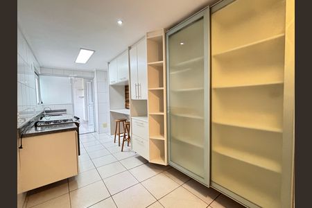 Apartamento para alugar com 146m², 3 quartos e 2 vagas Apartamento para alugar com 146m², 3 quartos e 2 vagasCozinha
