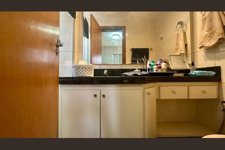 Apartamento à venda com 100m², 3 quartos e 2 vagas Apartamento à venda com 100m², 3 quartos e 2 vagasBanheiro