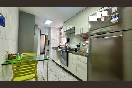 Apartamento à venda com 100m², 3 quartos e 2 vagas Apartamento à venda com 100m², 3 quartos e 2 vagasBanheiro