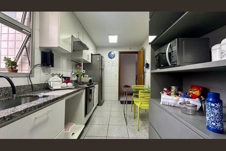 Apartamento à venda com 100m², 3 quartos e 2 vagas Apartamento à venda com 100m², 3 quartos e 2 vagasBanheiro