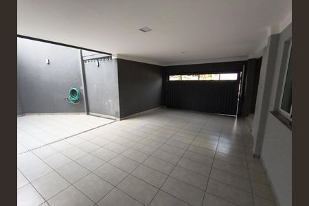 Casa para alugar com 330m², 5 quartos e 5 vagas