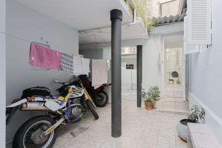 Casa à venda com 183m², 1 quarto e 2 vagas Casa à venda com 183m², 1 quarto e 2 vagasQuintal
