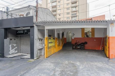 Casa à venda com 183m², 1 quarto e 2 vagas Casa à venda com 183m², 1 quarto e 2 vagasFachada