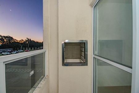 Sala - Varanda de apartamento à venda com 2 quartos, 65m² em Costa E Silva, Porto Alegre