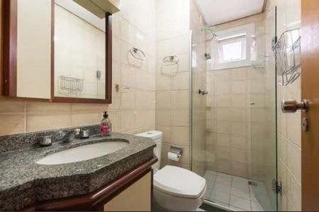 Banheiro social de apartamento para alugar com 2 quartos, 86m² em Bela Vista, Porto Alegre